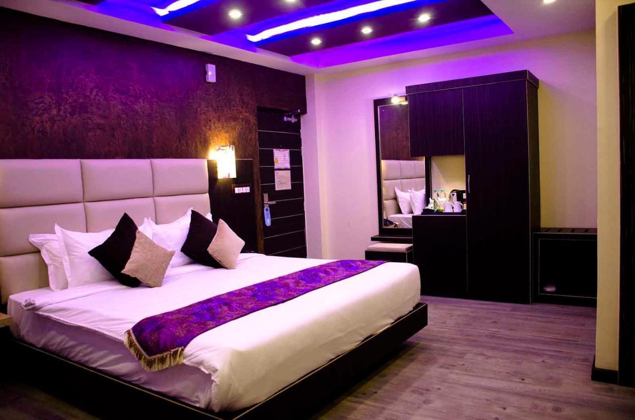 Dolphin Chocolate Inn Chandannagar Esterno foto
