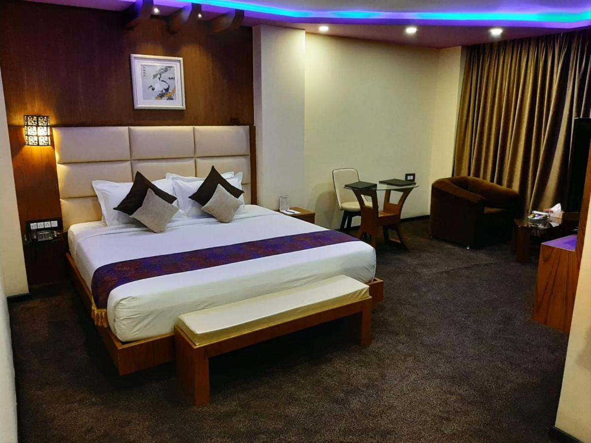 Dolphin Chocolate Inn Chandannagar Esterno foto