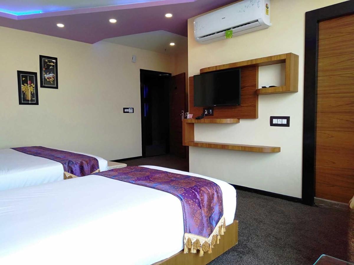 Dolphin Chocolate Inn Chandannagar Esterno foto