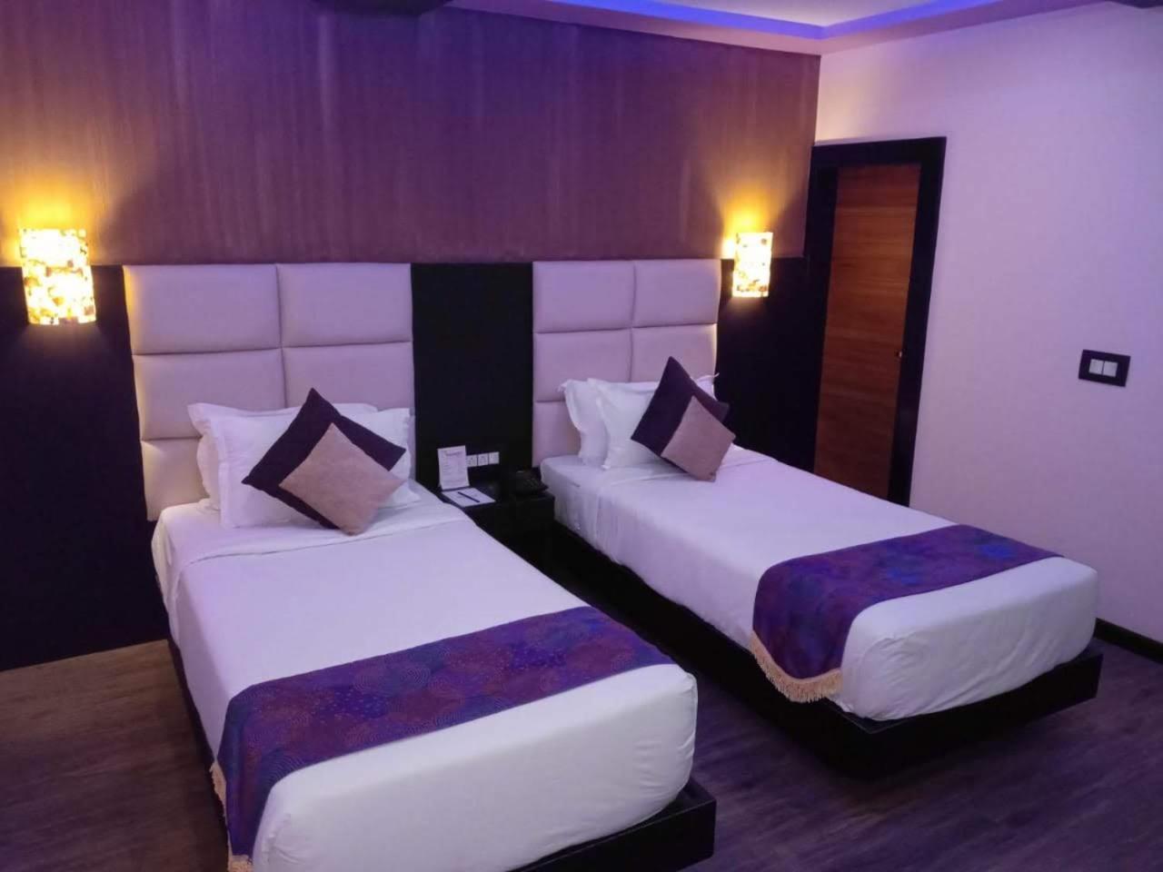 Dolphin Chocolate Inn Chandannagar Esterno foto