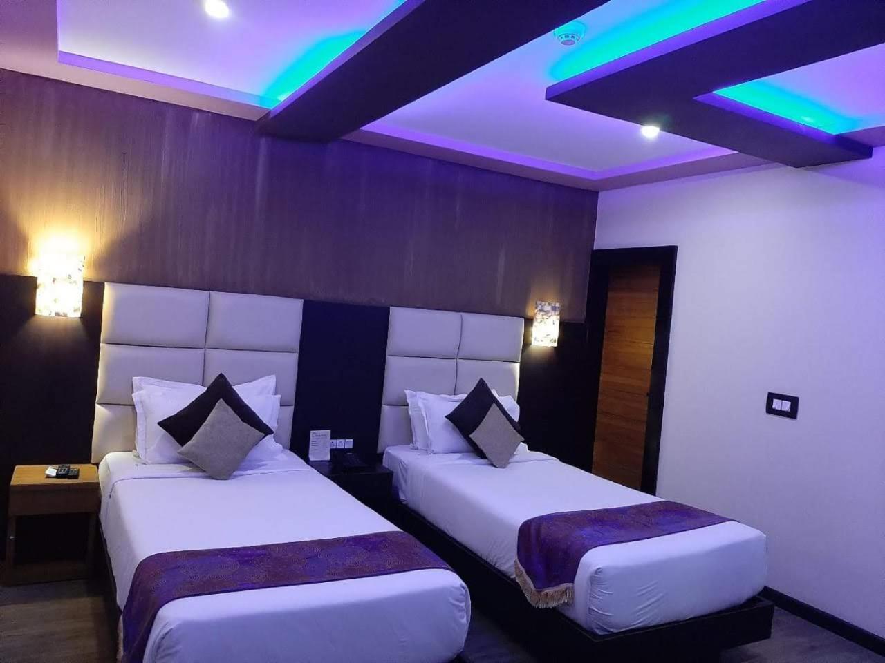 Dolphin Chocolate Inn Chandannagar Esterno foto