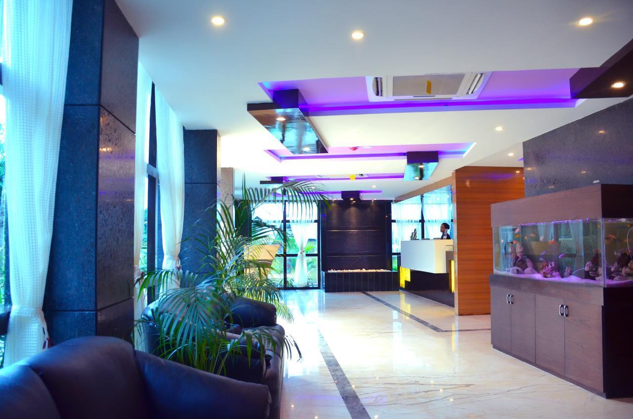 Dolphin Chocolate Inn Chandannagar Esterno foto