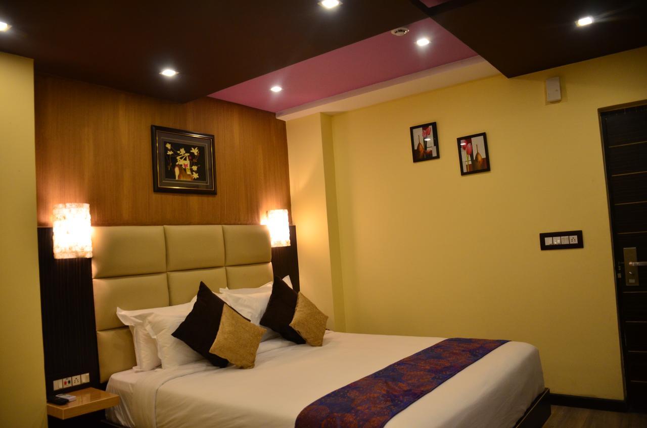 Dolphin Chocolate Inn Chandannagar Esterno foto