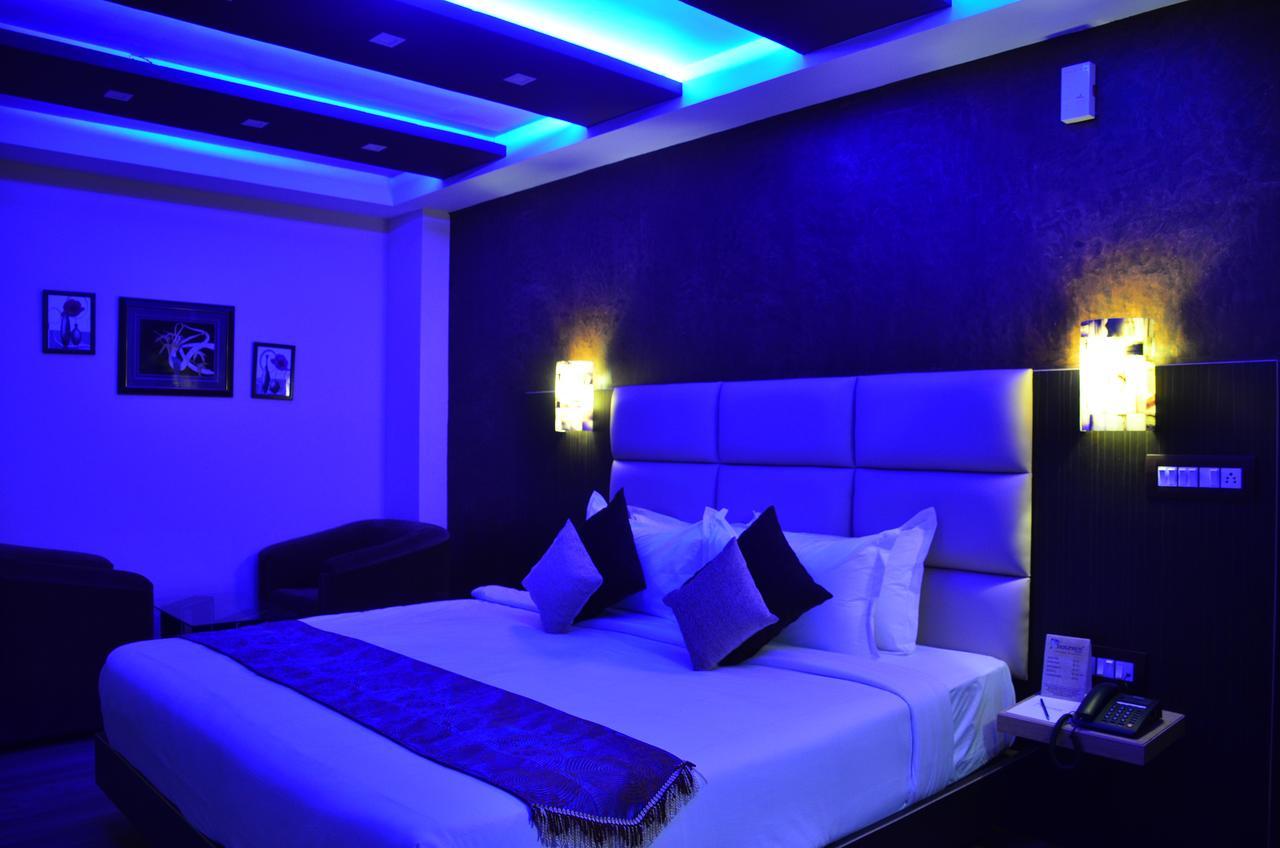 Dolphin Chocolate Inn Chandannagar Esterno foto