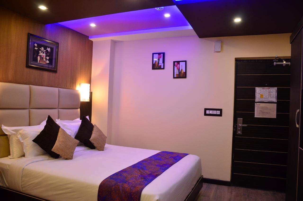 Dolphin Chocolate Inn Chandannagar Esterno foto
