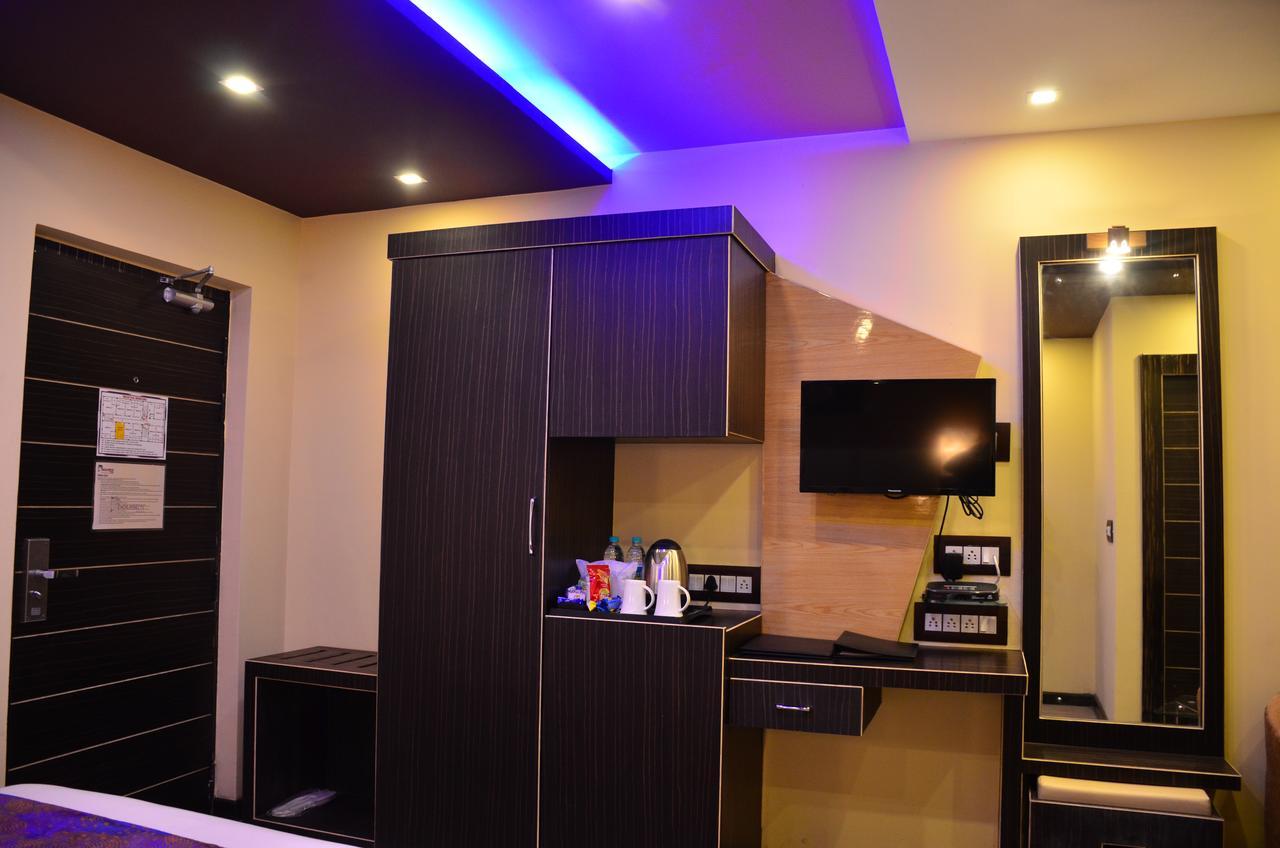 Dolphin Chocolate Inn Chandannagar Esterno foto
