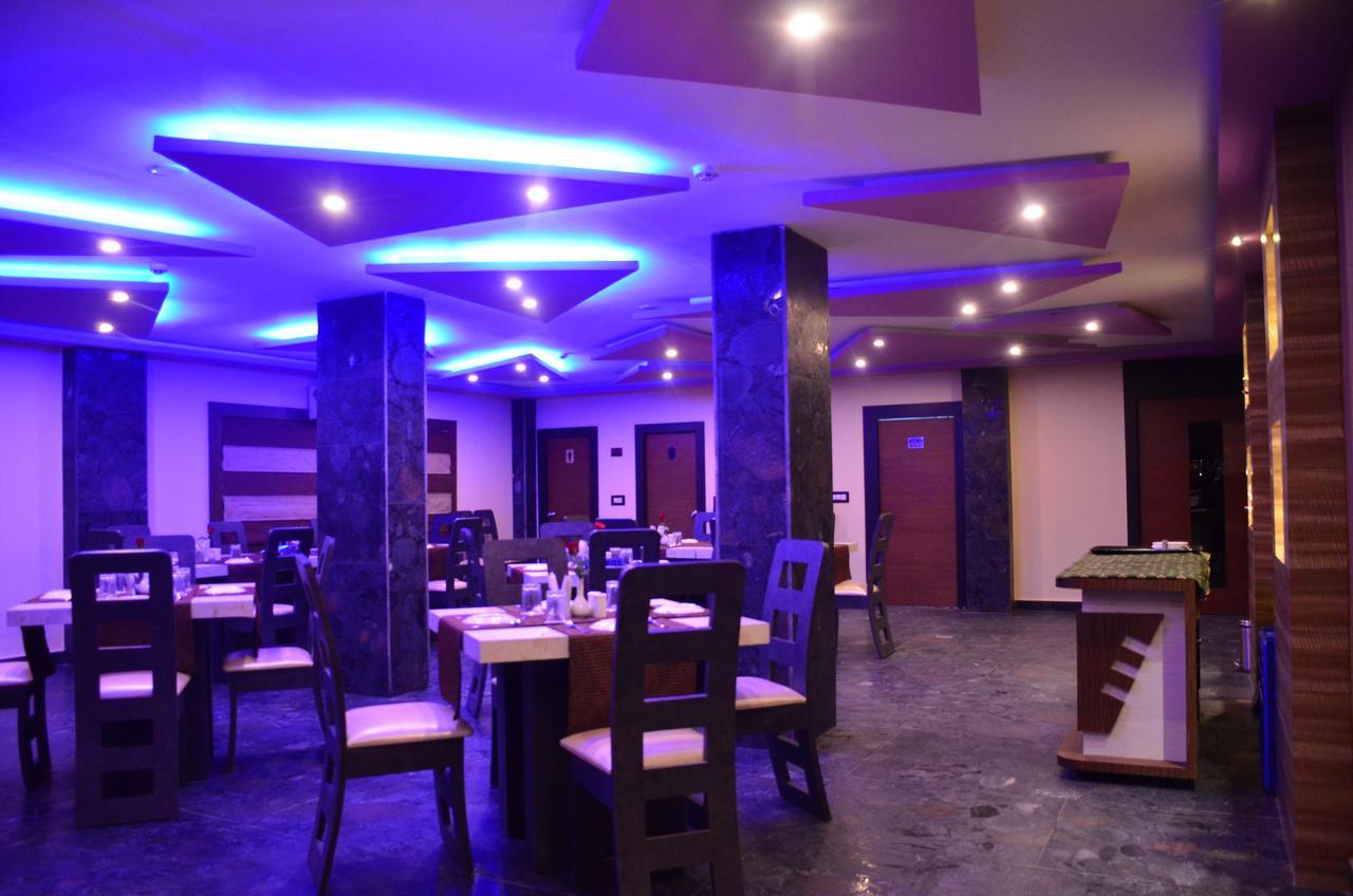 Dolphin Chocolate Inn Chandannagar Esterno foto