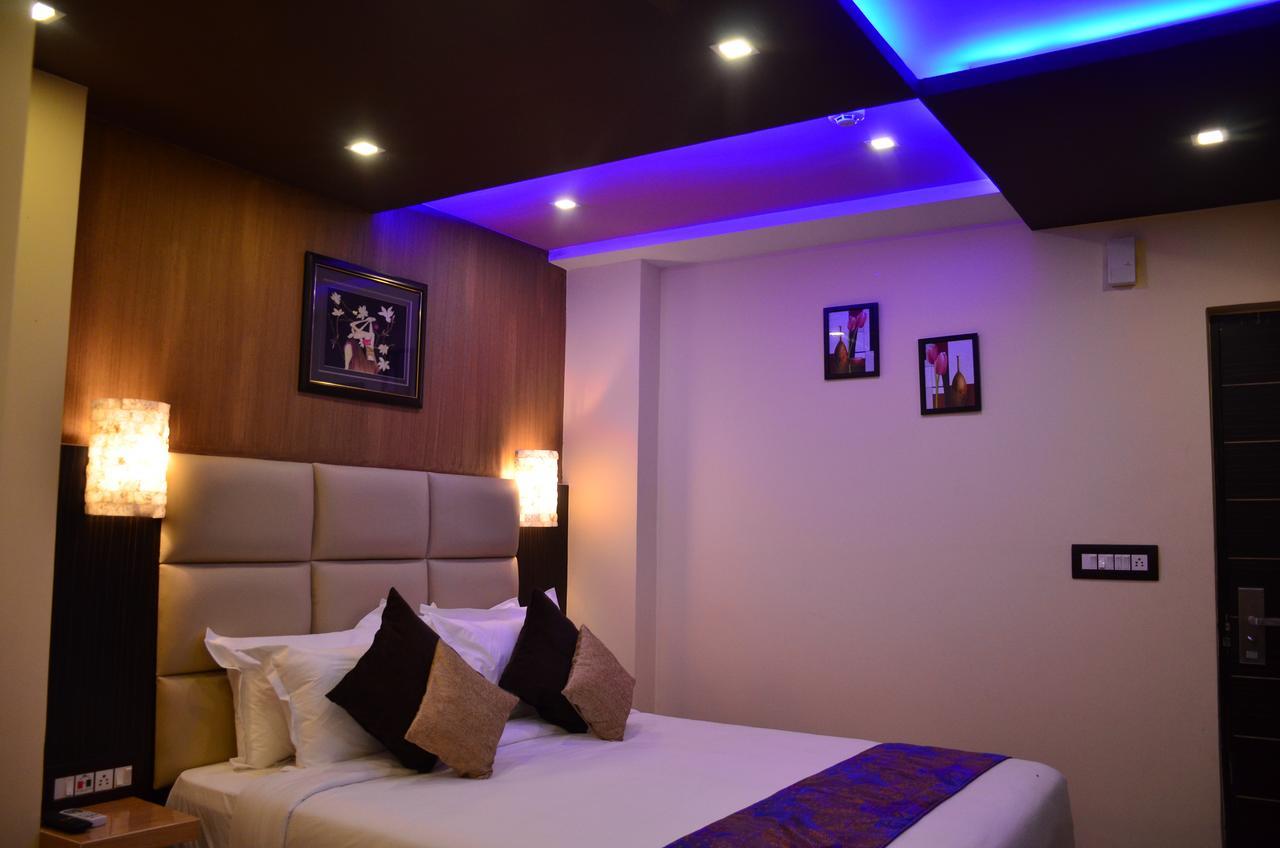 Dolphin Chocolate Inn Chandannagar Esterno foto