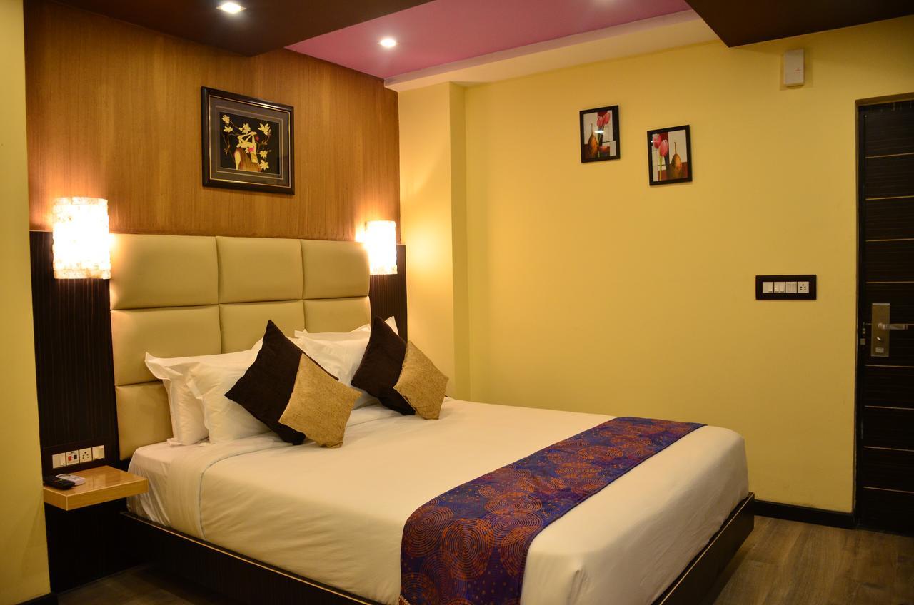Dolphin Chocolate Inn Chandannagar Esterno foto