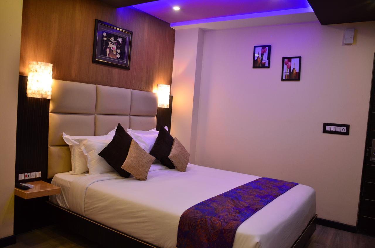 Dolphin Chocolate Inn Chandannagar Esterno foto
